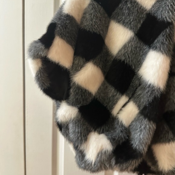 Monnalisa CHIC a collection faux fur poncho with hood worn once - Picture 3 of 6